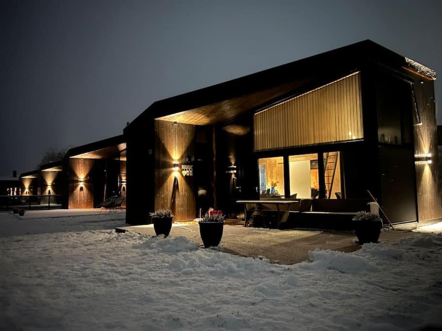 Attraktiv & Smart Funkishytte Pa Nes Strandhager. Årnes Exterior foto